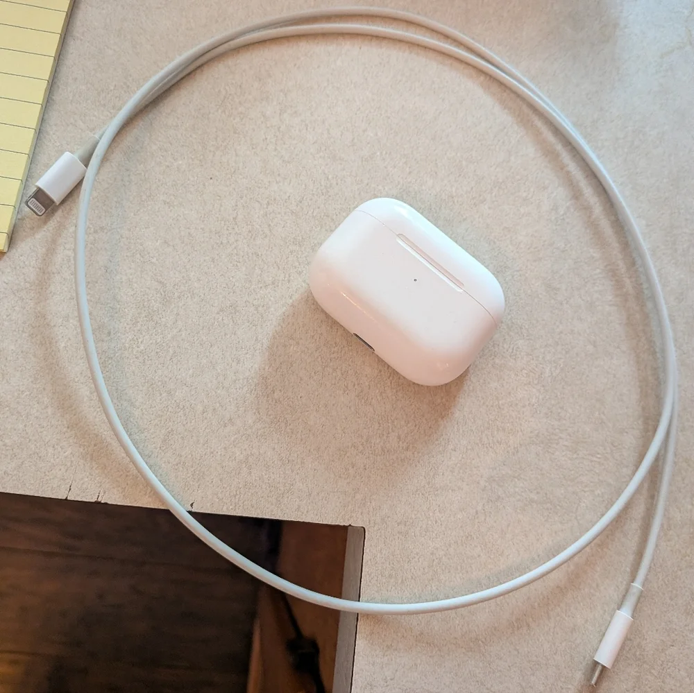 Apple Airpods Pro 2 Wireless Earbuds - Picture 8 of 9